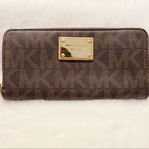 Michael Kors Signature Jet Set Continental Wallet
